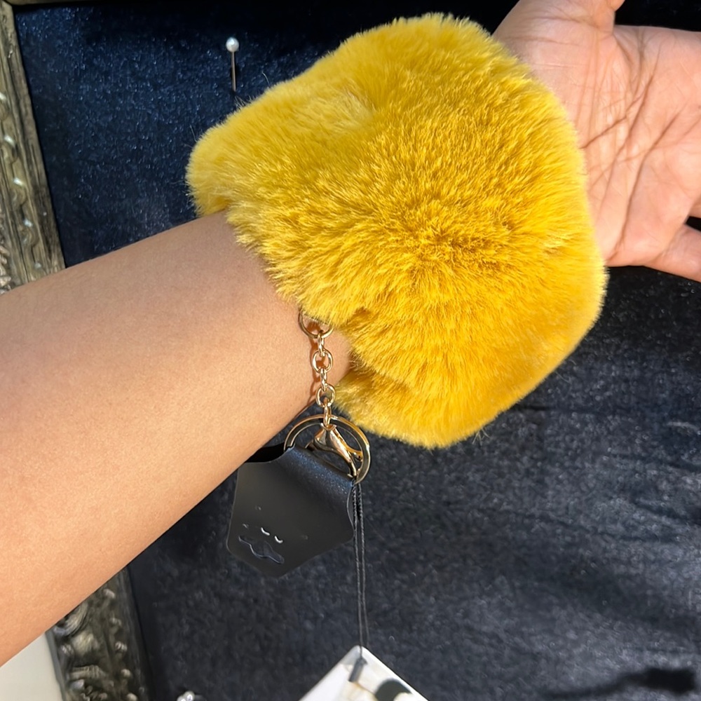 Puff cuff wristband🎄